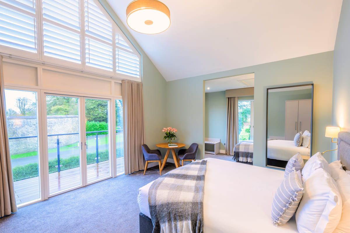 killeen-castle-deluxe-room-bed (2) (2)