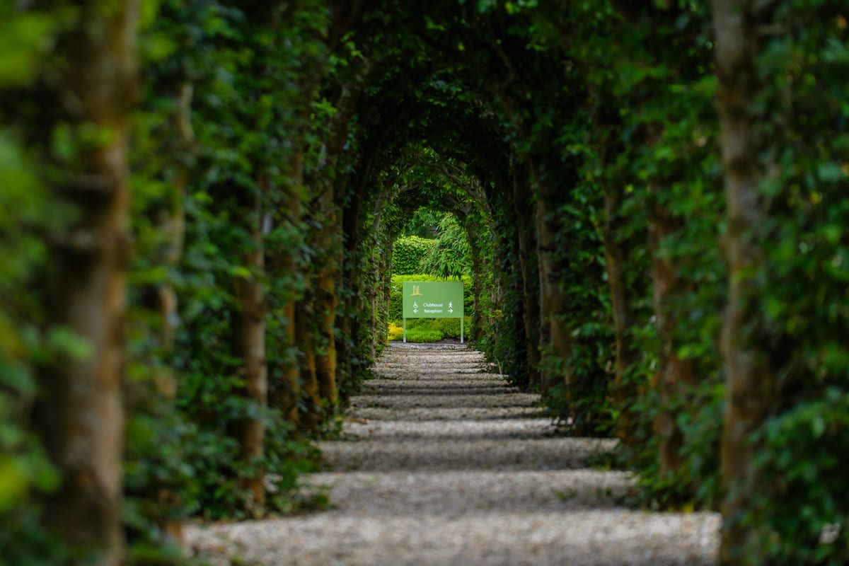 killeen-castle-gardens-archway-weddings