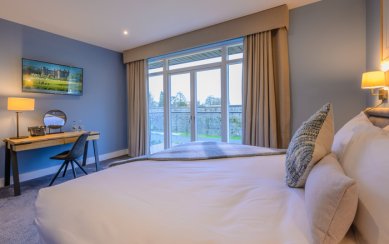 Overnight Bed & Breakfast for 2 People www.killeencastle.com